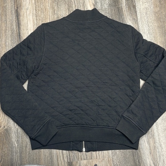 GAP Women’s Black Quilted Zip Up Sweatshirt, size Xsmall - Picture 7 of 8